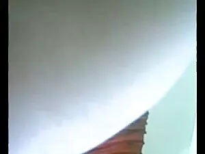 स्कीनी ने एक लंबा मु ...