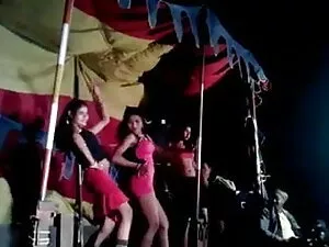 बेल्ट के साथ स्पैंकि ...