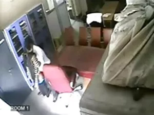 न्यूलीवेड्स सुबह में ...