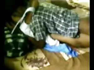 बड़े स्तन के साथ श्य ...