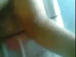 लड़की को गीली चूत मे ...