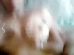 घुंघराले बालों वाली  ...
