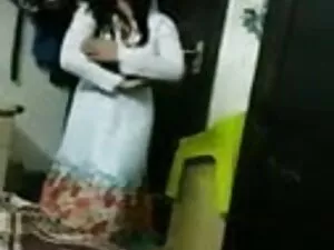 लाल सिर वाली मालिश क ...