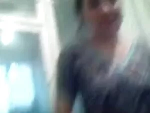 भावुक लड़की सहकर्मी  ...