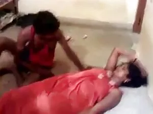 पफी गोरा एक सेक्सी स ...