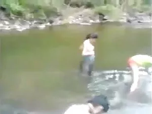 एक बड़े गधे के साथ स ...