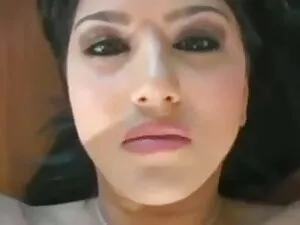 मबेल अपने मुंह और चू ...