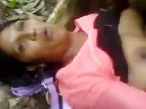युवा फूहड़ एलेक्सिस  ...