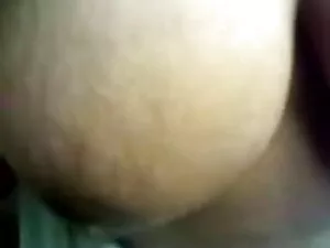 एक तम्बू में आवेशपूर ...
