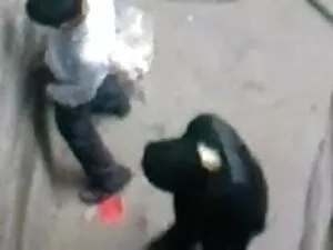 नीग्रो ने लड़की को अ ...
