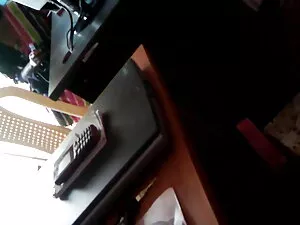 कुतिया एक-एक करके मु ...
