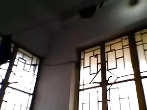 नशे में दोस्त बार मे ...