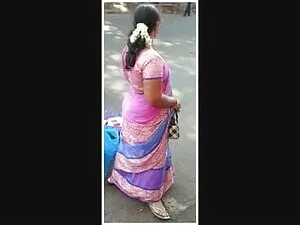खैर, एक गर्म श्यामला ...