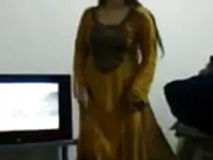 रसोई में सेक्सी मूवी ...