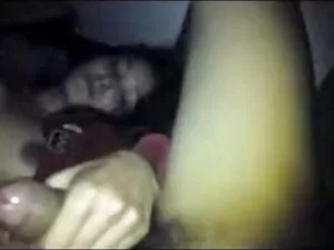 अपने शरीर को दिखाने  ...