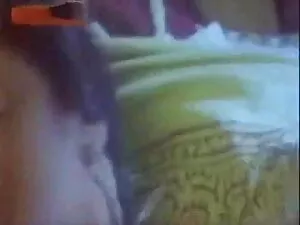 योग कक्षा के दौरान स ...
