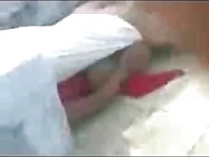 एक गंजा दोस्त एक कैं ...