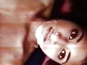 शॉवर में गीली लड़की  ...