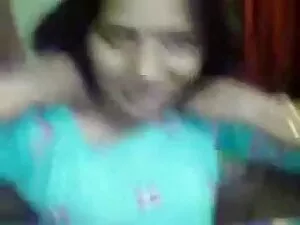 लाल मोज़ा में महिलाओ ...