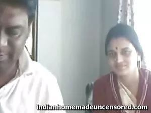 लोचदार पपीला युवा कि ...