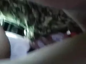 उन्नीस वर्षीय मॉडल क ...