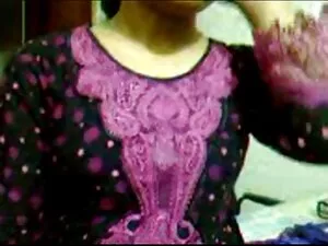 सो रही लड़की सेक्सी  ...