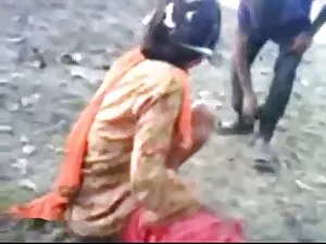 बाल्ड दोस्त एक खूबसू ...