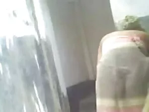 लंबे बालों वाली वेश् ...