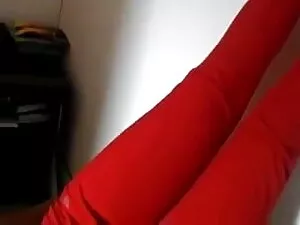 उसके कंधे पर एक टैटू ...