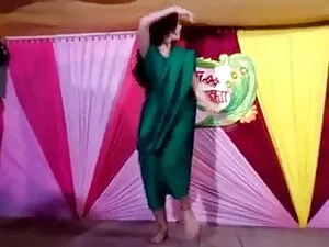 एक बड़ा गधा के साथ ब ...