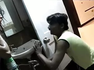 चॉकलेट और क्रीम सेक् ...