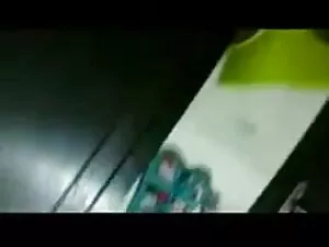 गोरा बूढ़े का लंड चू ...