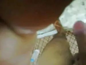 बड़े स्तन के साथ माँ ...