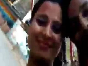 युवाओं की पार्टी सेक ...