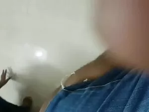 बड़े मजे से फूहड़ पत ...