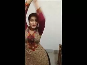 यार ने एक कुतिया हिं ...