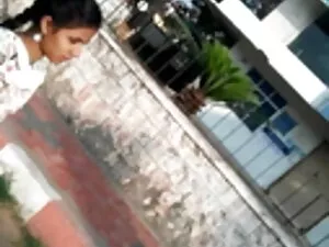 एक वयस्क शिक्षक एक य ...