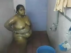 बच्चे के कराहना और र ...