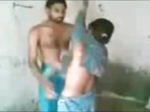 एक शॉवर के बाद, एक त ...