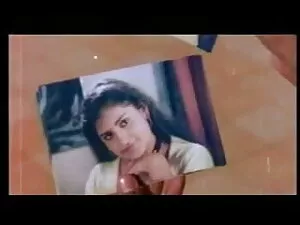 लड़की की छोटी स्कर्ट ...