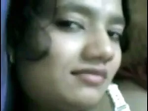 कुतिया ने अपने स्तनो ...
