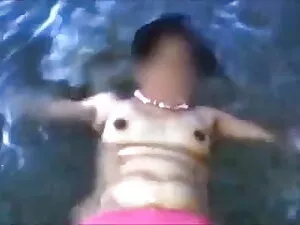 सेक्सी tranny एक सुं ...